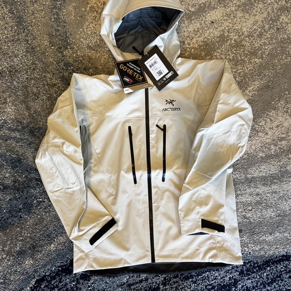 ARC’TERYX Alpha SV Jacket - Picture 1 of 4